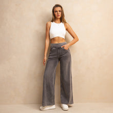 Load image into Gallery viewer, Shascullfites Full-Length Wide Leg Jeans Stretch Cotton Light Grey Wash Casual Pants with Multiple Pockets Baggy Fit