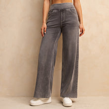Load image into Gallery viewer, Shascullfites Full-Length Wide Leg Jeans Stretch Cotton Light Grey Wash Casual Pants with Multiple Pockets Baggy Fit
