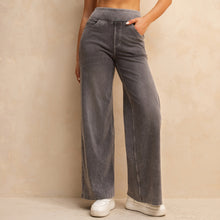 Load image into Gallery viewer, Shascullfites Full-Length Wide Leg Jeans Stretch Cotton Light Grey Wash Casual Pants with Multiple Pockets Baggy Fit
