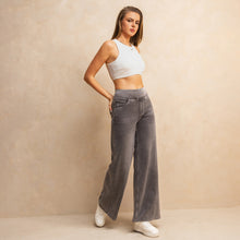 Load image into Gallery viewer, Shascullfites Full-Length Wide Leg Jeans Stretch Cotton Light Grey Wash Casual Pants with Multiple Pockets Baggy Fit

