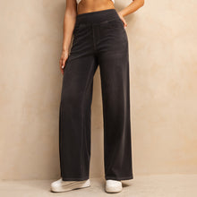 Load image into Gallery viewer, Shascullfites Melody Dark Grey Women's Wide Leg Jeans Multiple Pockets Stretchy Knit Casual Baggy Jeans
